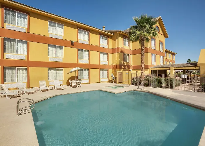Hotel Garner Phoenix Northwest - By Ihg