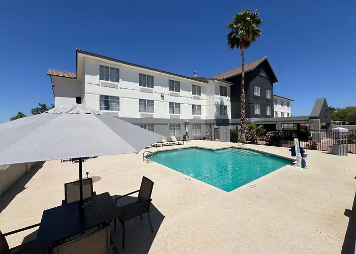 Hotel Garner Phoenix Northwest - By Ihg